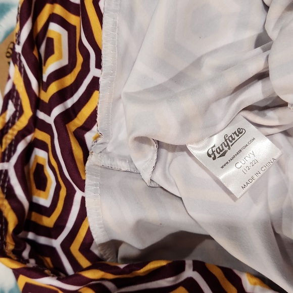 🐶 4/$30 Fanfare leggings Washington Commanders OS - Picture 4 of 4